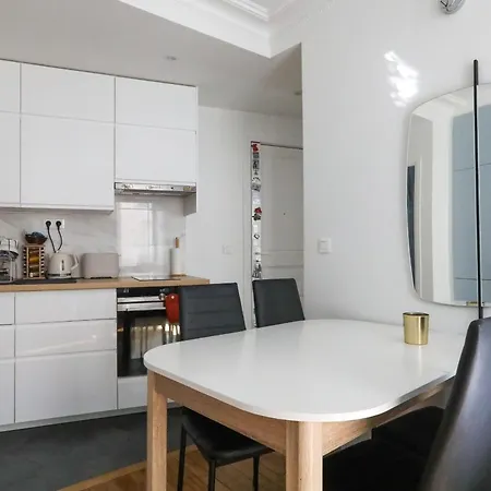For 2 In The 14th District Apartment *