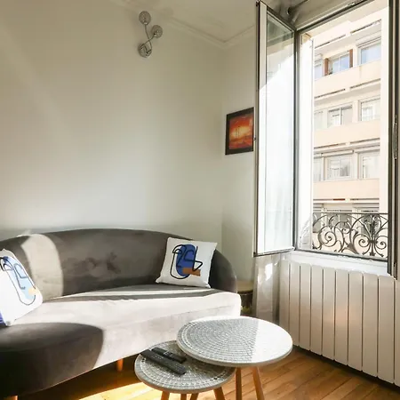 For 2 In The 14th District Paris